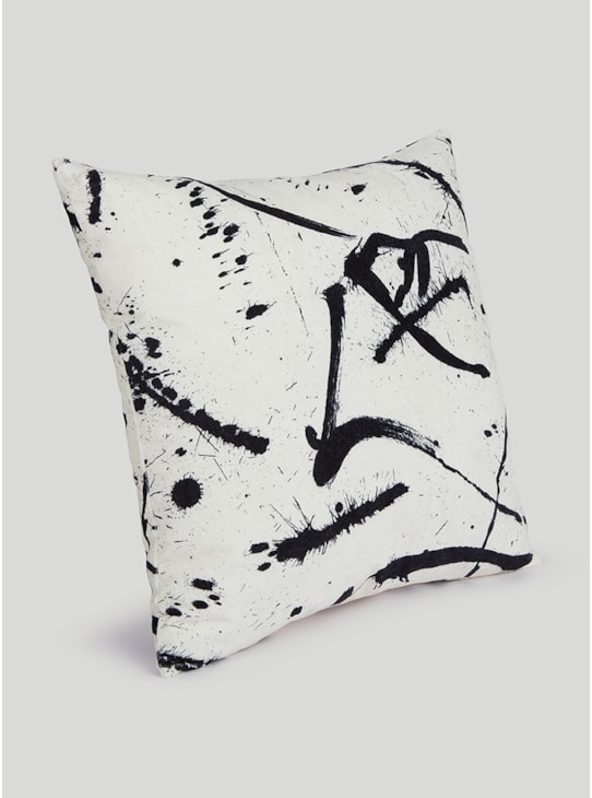 ALMOFADA RABISCOS OFF WHITE E PRETO